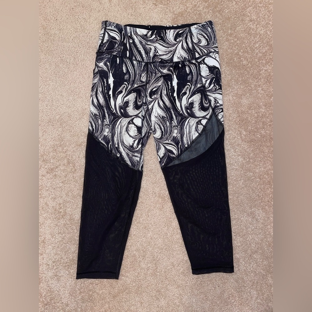 Victoria's Secret Sport Mesh Knockout Capri Legging Size Medium